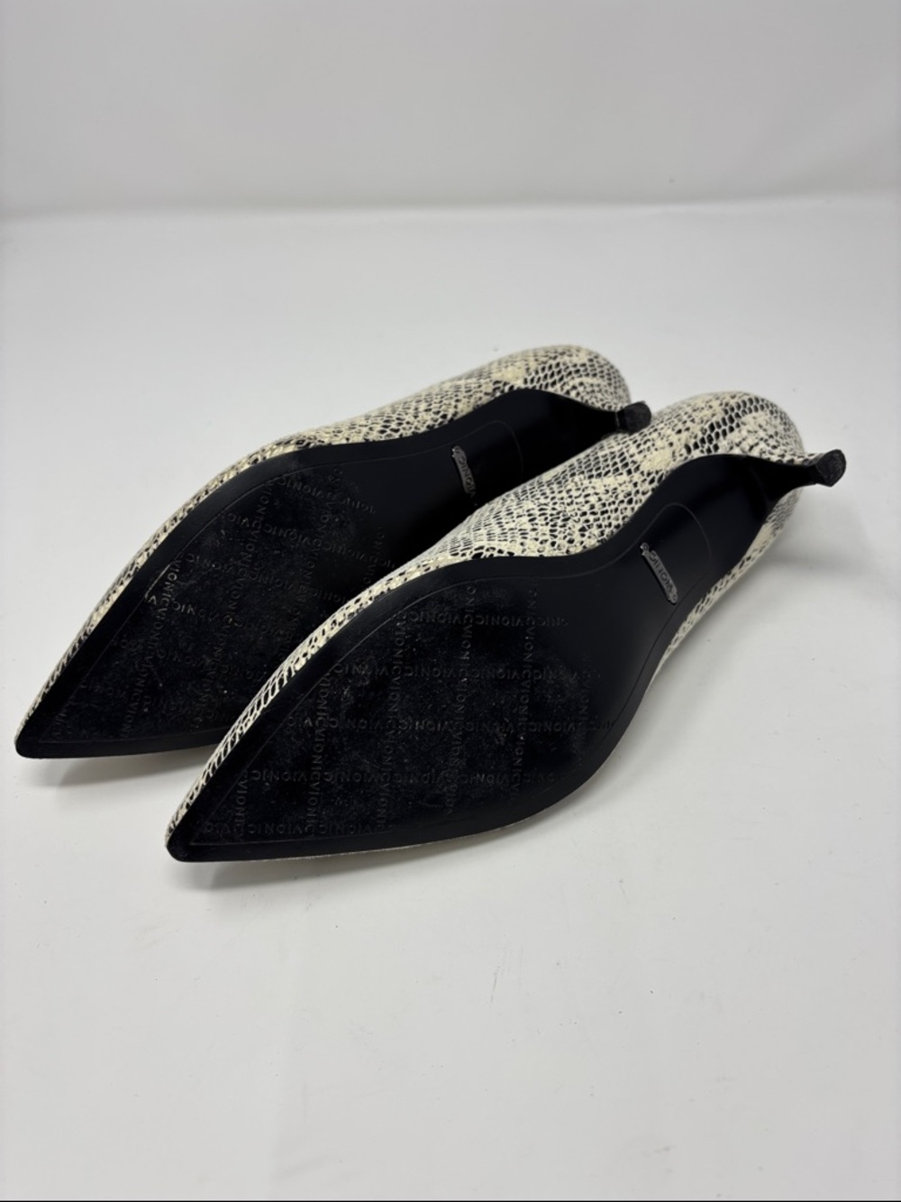 Vionic | 7 Josie Snake-Print Pointed Toe Flats in Cream and Black - Picture 6 of 7